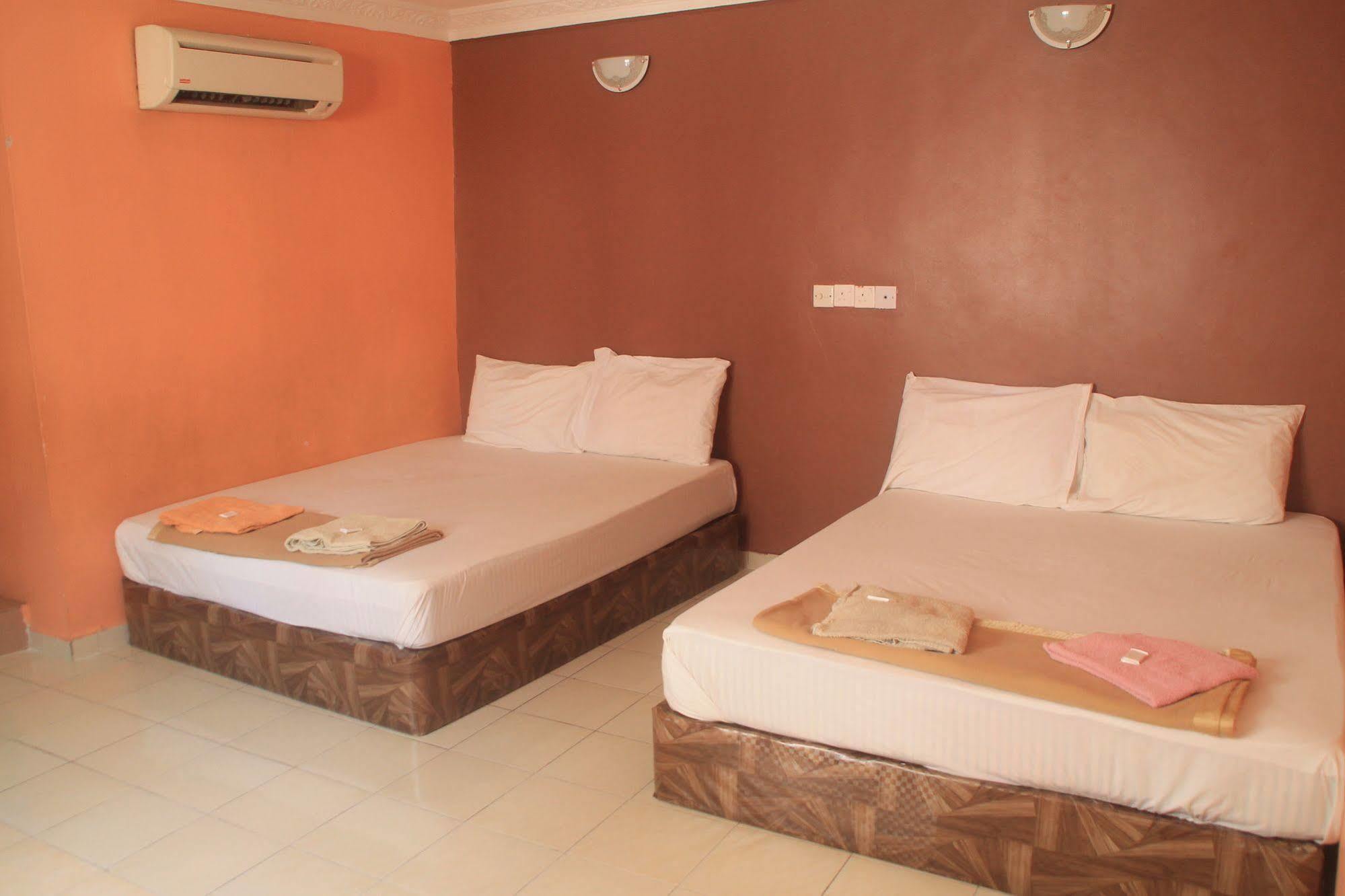 Sentosa Villa Hotel Klang Bagian luar foto